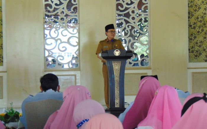 Bupati Pamekasan Serahkan Sertifikat Pendidik Bagi 93 GTT PAI Bupati Pamekasan Serahkan Sertifikat Pendidik Bagi 93 GTT PAI