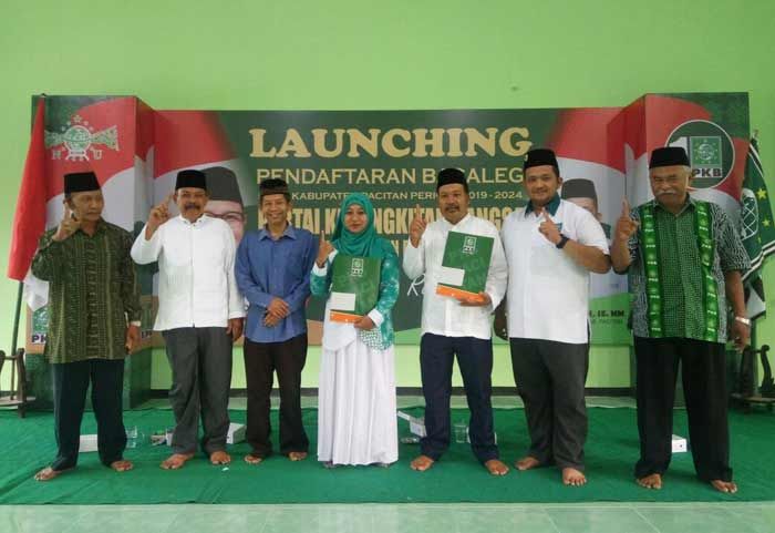 Wakil Ketua PCNU Pacitan Komitmen Dukung Pemenangan PKB di Pileg 2019 Wakil Ketua PCNU Pacitan Komitmen Dukung Pemenangan PKB di Pileg 2019