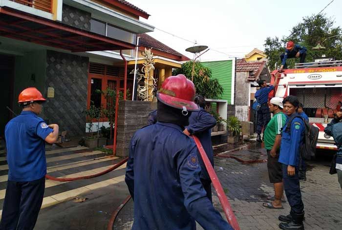 Rumah Mantan Artis Ani Carrera Terbakar Rumah Mantan Artis Ani Carrera Terbakar