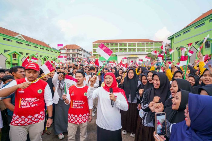 Khofifah Buka Lomba Olahraga Tradisional KORMI Goes to Pesantren di Ponpes Amanatul Ummah Khofifah Buka Lomba Olahraga Tradisional KORMI Goes to Pesantren di Ponpes Amanatul Ummah