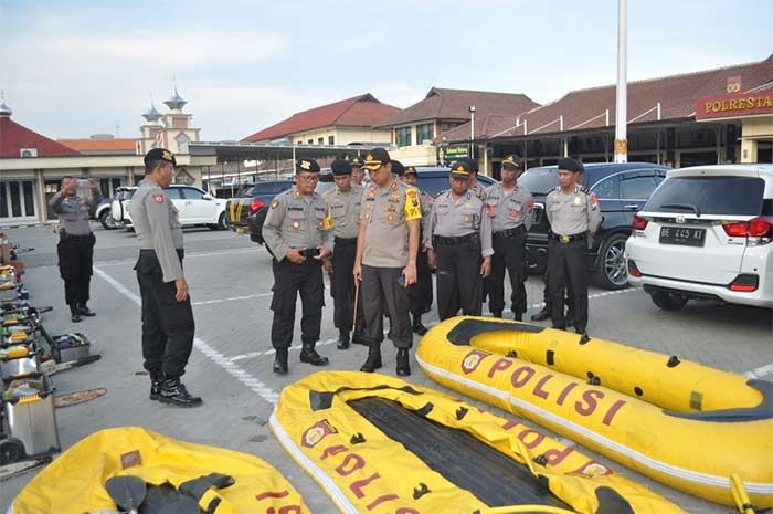 Polresta Sidoarjo Siap Tanggulangi Bencana Alam Polresta Sidoarjo Siap Tanggulangi Bencana Alam