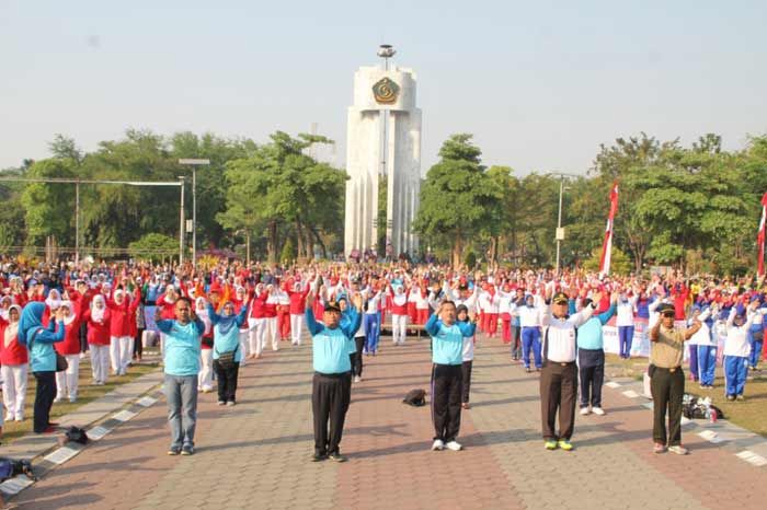 Dukung Pemecahan Rekor Dunia, 3.500 Warga Sidoarjo Ikuti Senam Poco-poco