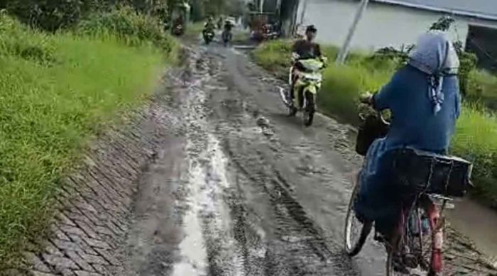 Bertahun-tahun Rusak, Warga Minta Akses Penghubung Gresik-Surabaya Diperbaiki Bertahun-tahun Rusak, Warga Minta Akses Penghubung Gresik-Surabaya Diperbaiki