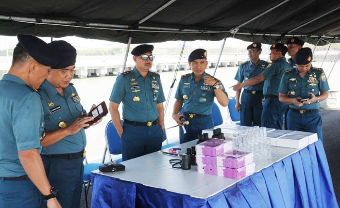 Pangkoarmada II Tinjau Latihan Sea Survival