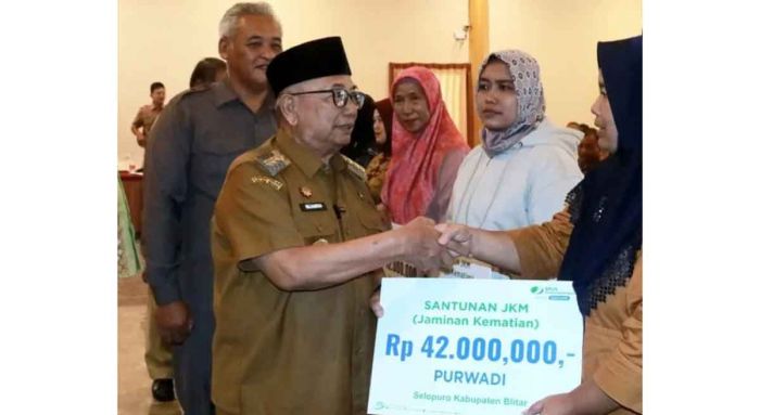 Pemkab Blitar Hadirkan Program Aji Tani untuk Perlindungan Petani Pemkab Blitar Hadirkan Program Aji Tani untuk Perlindungan Petani