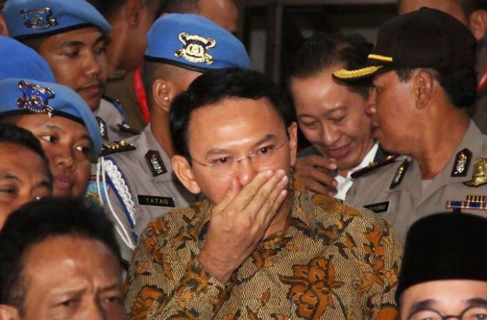 Pekan Depan Mulai Disidang, 13 Jaksa Siapkan Dakwaan, Ahok Mengaku Pasrah Pekan Depan Mulai Disidang, 13 Jaksa Siapkan Dakwaan, Ahok Mengaku Pasrah
