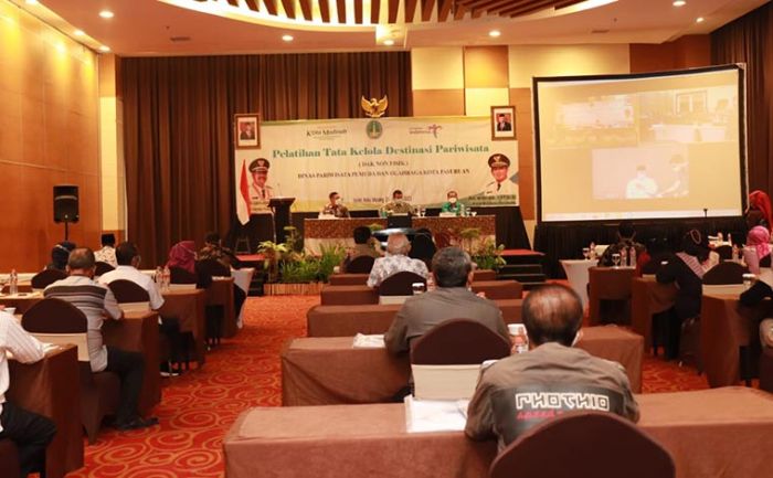 Persiapan Launching Wisata Petik Jambu, Warga Desa Sekargadung Dilatih Kelola Destinasi Wisata Persiapan Launching Wisata Petik Jambu, Warga Desa Sekargadung Dilatih Kelola Destinasi Wisata