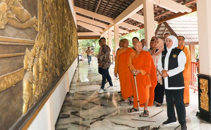 Kunjungi Patung Buddha Tidur, Khofifah: Waisak Pijakan Bangun Nilai Luhur Persaudaraan Kebangsaan Kunjungi Patung Buddha Tidur, Khofifah: Waisak Pijakan Bangun Nilai Luhur Persaudaraan Kebangsaan