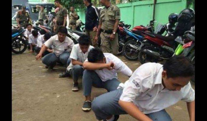 Bolos Sekolah, Puluhan Siswa SMK 3 Bondowoso Digerebek Satpol PP Bolos Sekolah, Puluhan Siswa SMK 3 Bondowoso Digerebek Satpol PP