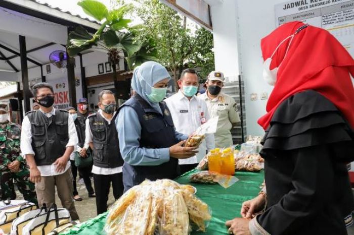 ​Tinjau PPKM Mikro di Gresik, Gubernur Khofifah: Lini Paling Bawah Lebih Efektif