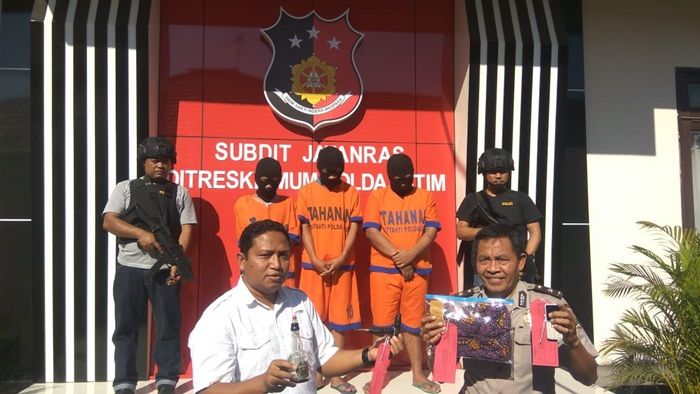 Jatanras Polda Jatim Bekuk Komplotan Jambret Lintas Kota Jatanras Polda Jatim Bekuk Komplotan Jambret Lintas Kota