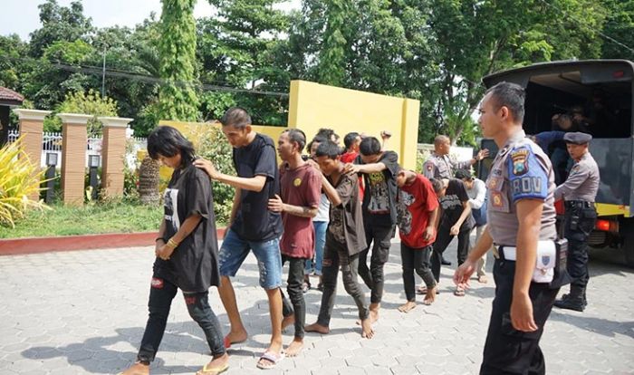 Mabuk Lem dan Miras, Belasan Remaja di Probolinggo Diamankan Polisi