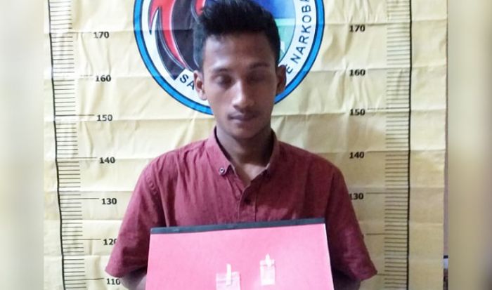 Warga Bangkalan Ditangkap Polisi saat Beli Narkoba Warga Bangkalan Ditangkap Polisi saat Beli Narkoba