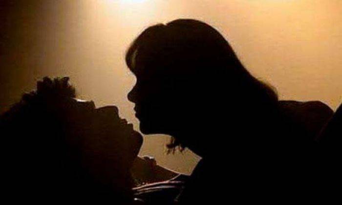 Oknum Satpol PP Kota Kediri Diduga Selingkuh, Digerebek Istrinya Sendiri Oknum Satpol PP Kota Kediri Diduga Selingkuh, Digerebek Istrinya Sendiri