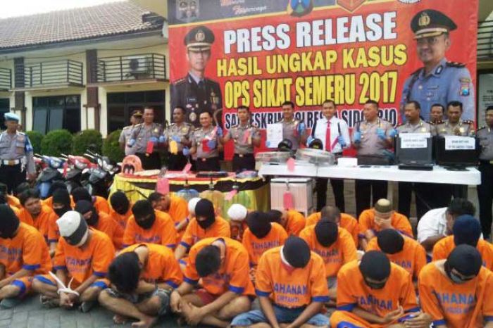 Operasi Sikat Semeru 2017, Polres Sidoarjo Ungkap 76 Kasus dan 64 Tersangka Operasi Sikat Semeru 2017, Polres Sidoarjo Ungkap 76 Kasus dan 64 Tersangka