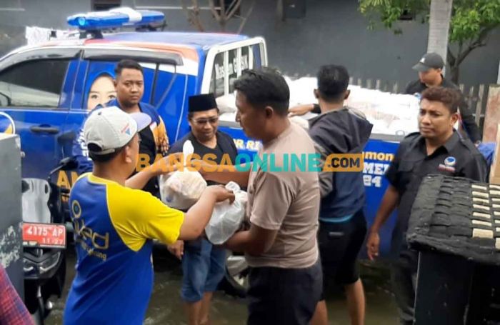 Peduli Korban Banjir Kali Lamong dan Brantas, NasDem Gresik Bantu 1.000 Paket Makanan Siap Saji