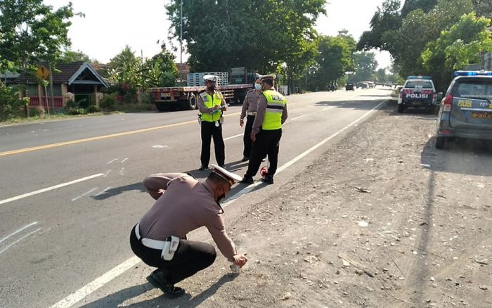 Ugal, Bus PO Eka Seruduk Pemotor di Sidoarjo