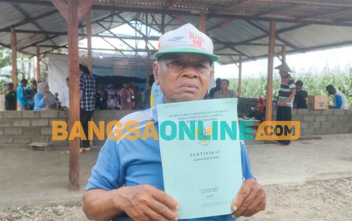 Di Kabupaten Kediri, Menteri ATR/BPN Serahkan Ratusan Sertifikat Di Kabupaten Kediri, Menteri ATR/BPN Serahkan Ratusan Sertifikat