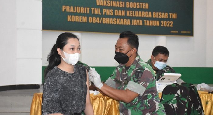 Korem 084/BJ Gelar Vaksinasi Booster untuk Personel TNI, PNS, dan KBT