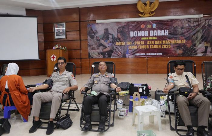 TNI-Polri Gelar Donor Darah Nataru di Surabaya, Diikuti 355 Peserta