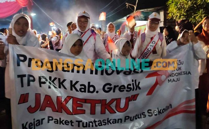 Ikuti Karnaval Budaya, Wakil Bupati Gresik Pakai Seragam SD Ikuti Karnaval Budaya, Wakil Bupati Gresik Pakai Seragam SD