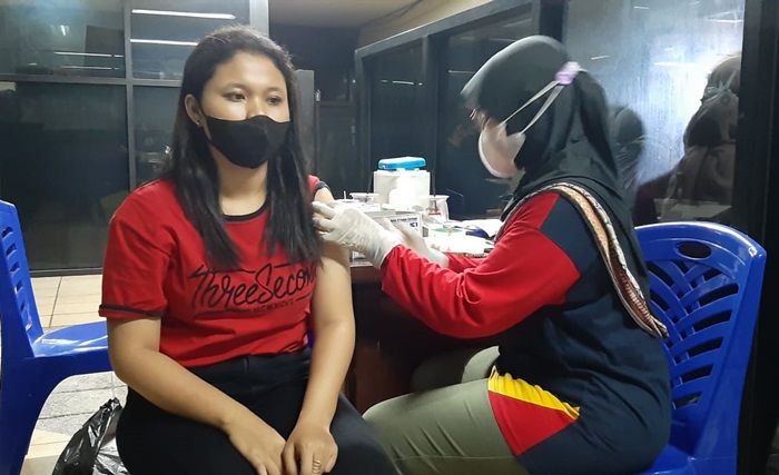 Dinkes Surabaya Gelar Vaksinasi Dosis 1 Pedagang Pasar Tradisional