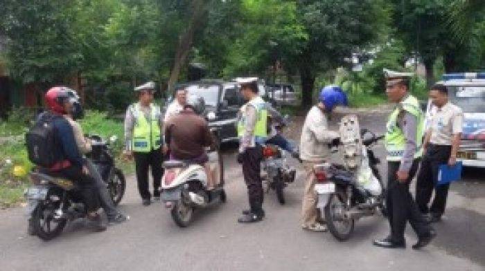 Satlantas Polres Pasuruan Gelar Razia Pajak Kendaraan Satlantas Polres Pasuruan Gelar Razia Pajak Kendaraan