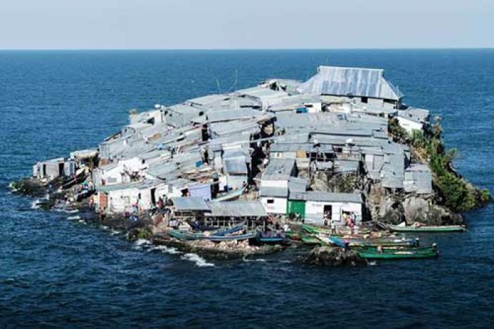 Pelacur dari 3 Negara Penuhi Lokalisasi di Pulau Migingo yang hanya Seukuran Setengah Lapangan Bola Pelacur dari 3 Negara Penuhi Lokalisasi di Pulau Migingo yang hanya Seukuran Setengah Lapangan Bola