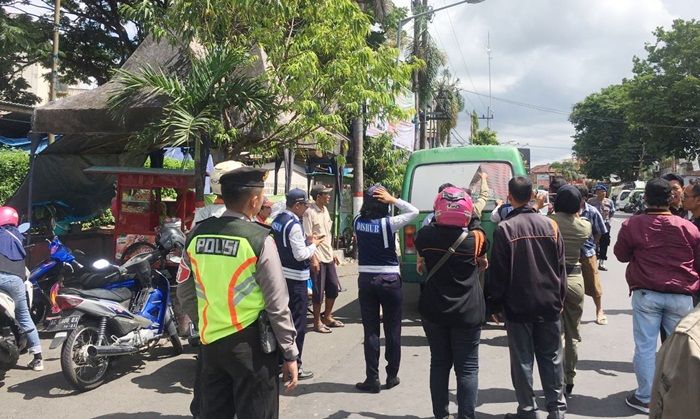 ​Ada Stiker Caleg Ditempel di Angkot, Bawaslu dan Satpol PP Turun Tangan