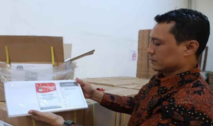 KPU Kota Kediri Terima 238.973 Surat Suara untuk Pilpres KPU Kota Kediri Terima 238.973 Surat Suara untuk Pilpres