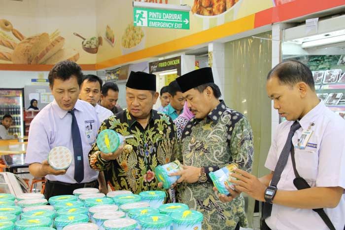 Sidak Mamin, Bupati Sidoarjo Minta Produk Kemasan Rusak Tidak Dijual