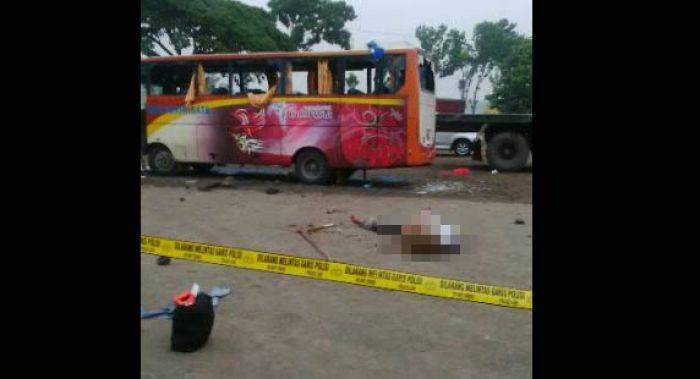 Pecinta Sepak Bola Kecam Tewasnya Dua Suporter Aremania Pecinta Sepak Bola Kecam Tewasnya Dua Suporter Aremania