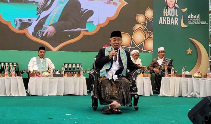 Di Depan Ribuan Warga Lombok, Kiai Asep: Mengandung Babi, Jangan Beli Permen Asal Filipina dan China Di Depan Ribuan Warga Lombok, Kiai Asep: Mengandung Babi, Jangan Beli Permen Asal Filipina dan China