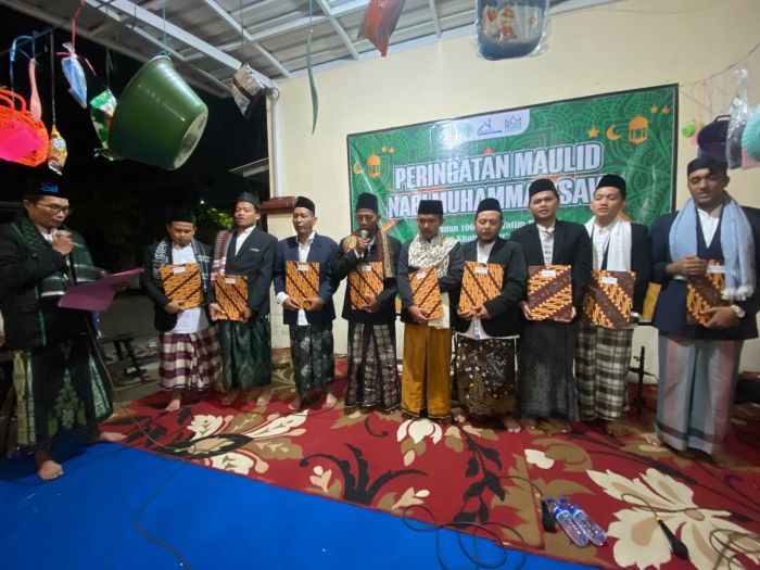 Maulid Nabi, MUI Sukolilo Surabaya Wisuda Kursus Dakwah dan Santunan 100 Anak Yatim