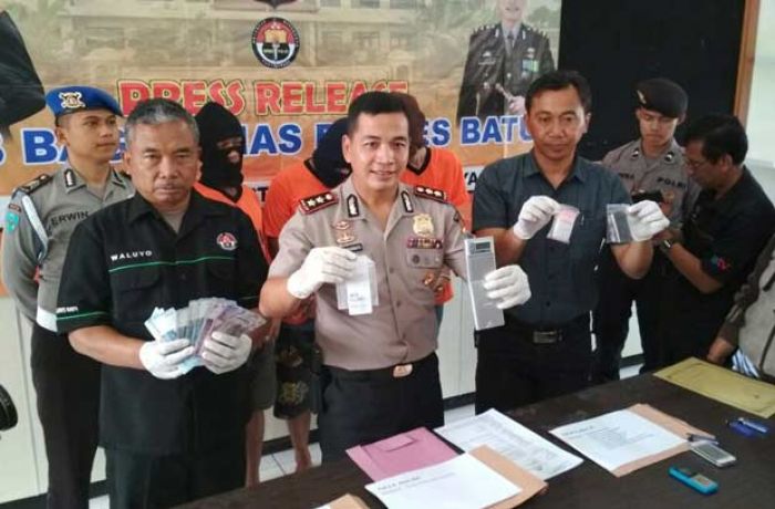 Nyabu di Kandang Ayam, Dua Warga Junrejo Sekaligus Pengedarnya Ditangkap Nyabu di Kandang Ayam, Dua Warga Junrejo Sekaligus Pengedarnya Ditangkap