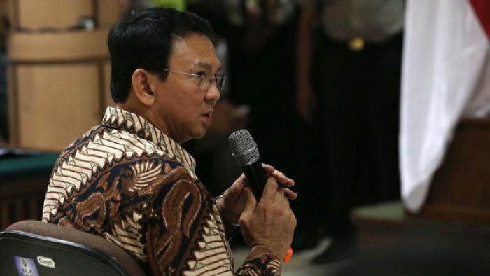 Sidang Lanjutan Ahok, JPU Hadirkan Imam FPI, Massa Pendukung Bentrok Sidang Lanjutan Ahok, JPU Hadirkan Imam FPI, Massa Pendukung Bentrok