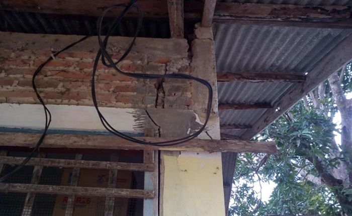 Fraksi Nasdem DPRD Gresik Minta Dispendik Perbaiki SDN Bululajang yang Rusak Fraksi Nasdem DPRD Gresik Minta Dispendik Perbaiki SDN Bululajang yang Rusak