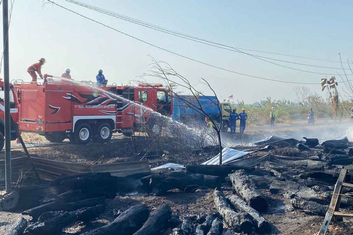 Terbakarnya Kilang Minyak Tuban, DPRD Jatim Minta Penyebab Kebakaran Diusut Tuntas Terbakarnya Kilang Minyak Tuban, DPRD Jatim Minta Penyebab Kebakaran Diusut Tuntas