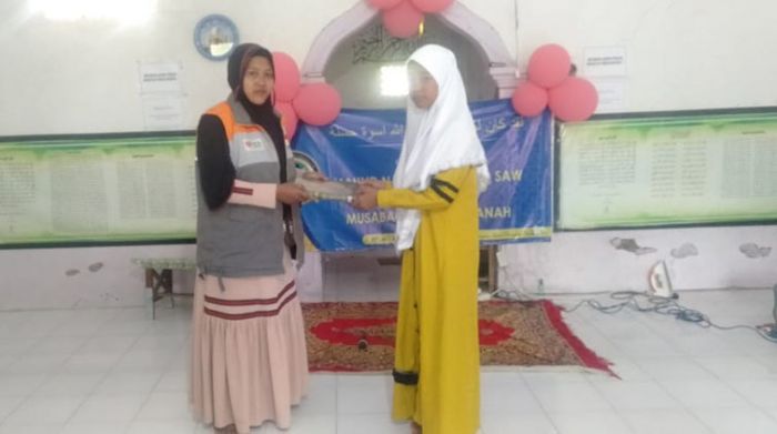 Rumah Zakat Salurkan 18 Alquran ke Pondok Pesantren Al-Marzuqi Pamekasan Rumah Zakat Salurkan 18 Alquran ke Pondok Pesantren Al-Marzuqi Pamekasan