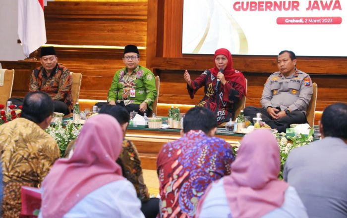 Gelar Doa Bersama, Khofifah Janjikan Akses Pendidikan dan Bantuan Usaha Korban Kanjuruhan