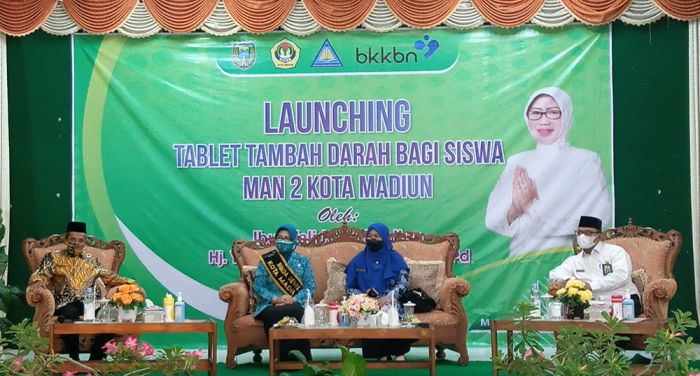 Cegah Stunting, Ratusan Siswi MAN 2 Kota Madiun Terima Tablet Tambah Darah Cegah Stunting, Ratusan Siswi MAN 2 Kota Madiun Terima Tablet Tambah Darah