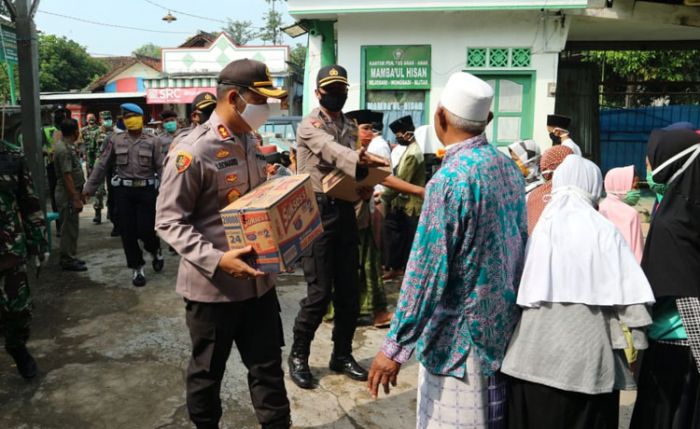 Polisi di Blitar Urunan Uang untuk Bantu Warga Kurang Mampu Terdampak Covid-19