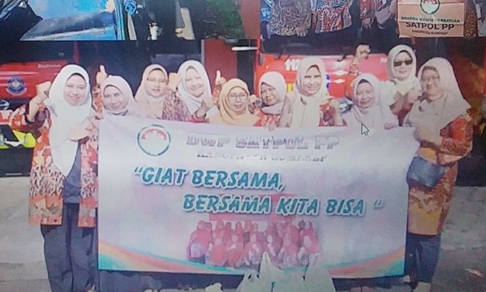 Gelar Sosbud Jumat Legi Barokah, DWP Satpol PP Sumenep Bagikan Ratusan Nasi Bungkus Gelar Sosbud Jumat Legi Barokah, DWP Satpol PP Sumenep Bagikan Ratusan Nasi Bungkus