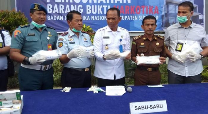 BNNK Sidoarjo Musnahkan Barang Bukti 2,6 Kg Sabu yang Dipasok dari Malaysia BNNK Sidoarjo Musnahkan Barang Bukti 2,6 Kg Sabu yang Dipasok dari Malaysia