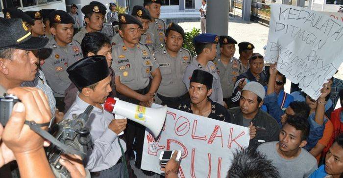 Tolak RUU Pilkada, PMII Situbondo Demo DPRD