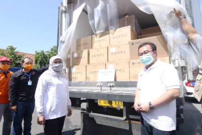 Dapat Bantuan 41 Ribu Reagen PCR Kit, Khofifah: Kapasitas Lab di Jatim Naik Jadi 1.102 Test/Hari Dapat Bantuan 41 Ribu Reagen PCR Kit, Khofifah: Kapasitas Lab di Jatim Naik Jadi 1.102 Test/Hari