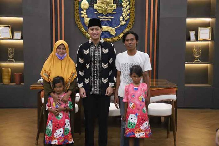 Tiga Warga Tuban Transmigrasi ke Sulawesi, Bupati Lindra Doakan Sukses Tiga Warga Tuban Transmigrasi ke Sulawesi, Bupati Lindra Doakan Sukses