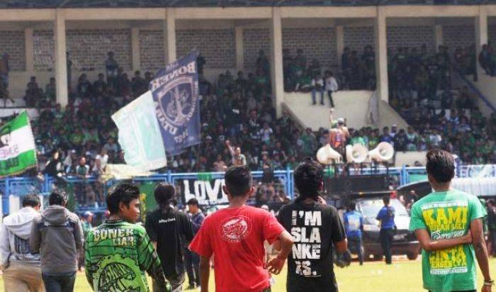 Ribuan Bonek Mania Ribuan Bonek Mania