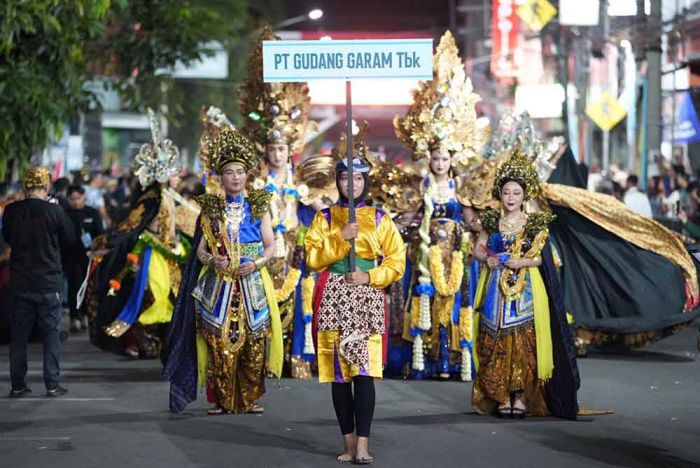 Apeksi Nite Carnival Dibuka, Kontingen Gudang Garam Tampilkan Kisah Legendaris dari Tanah Kediri