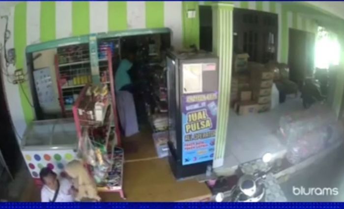 Viral Video Bocah Perempuan Diciumi Lelaki di Mriyunan, Kapolsek Sidayu: Itu Bukan Pelecehan Seksual Viral Video Bocah Perempuan Diciumi Lelaki di Mriyunan, Kapolsek Sidayu: Itu Bukan Pelecehan Seksual